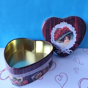 Russ Berrie & CO Vintage Heart Tin Red Roses